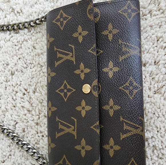 Luis Vuitton Sara Wallet - Picture 4 of 16